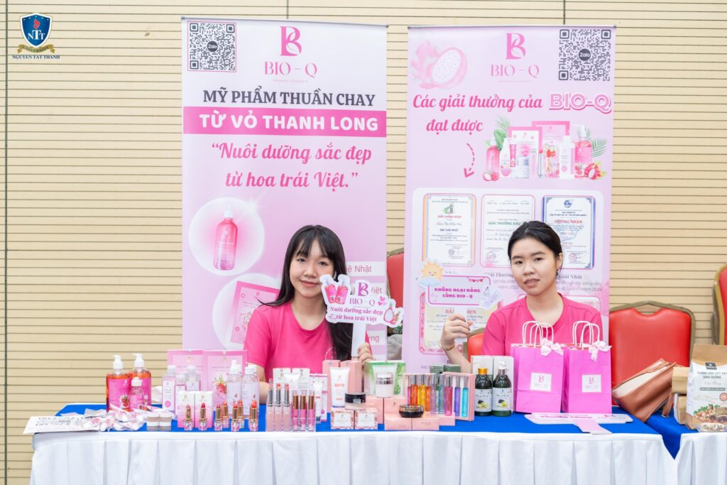 Gian hàng mỹ phẩm thuần chay BIOQ tại hội nghị trường NTTU