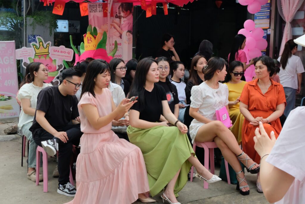 Không khí khách hàng tham dự sinh nhật SPA BIO-Q