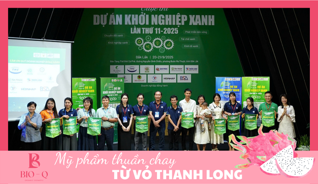 Các dự án vào chung kết chụp hình lưu niệm tại cuộc thi Khởi Nghiệp Xanh 2025